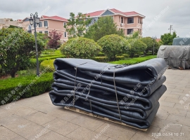 三个1.5×6米锦纶九层船舶下水气囊(QN1560-9)托盘包装发湖北专线物流到湖北鄂州船厂