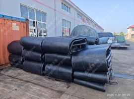 两个1.3×9米10层的船舶下水气囊(qn1390-10)托盘包装发辽宁盘锦船厂