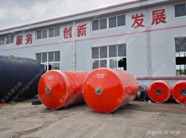 青岛永泰长荣2×3.5米EVA泡沫填充实心聚氨酯漂浮护舷靠球碰垫(FF2035)车间生产图片
