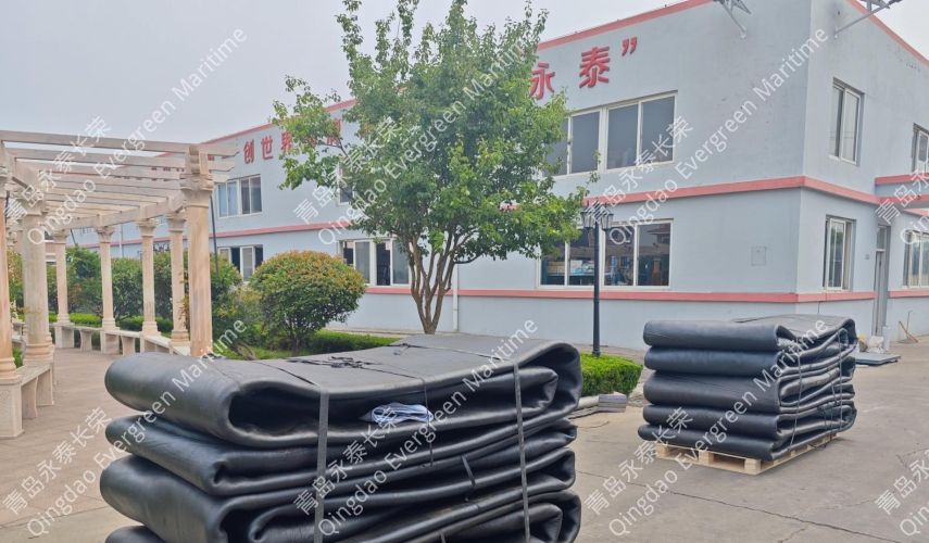六个1.5×7米七帘八胶船舶下水气囊(QN1560-7)托盘包装发湖北专线到宜昌夷陵江森船务