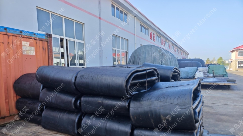 两个1.3×9米10层的船舶下水气囊(qn1390-10)托盘包装发辽宁盘锦船厂