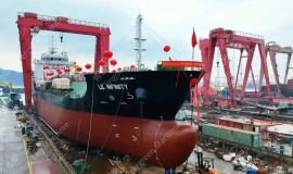浙江京盛进出口在振兴船舶修造的6300DWT沥青船气囊顺利上水吉水