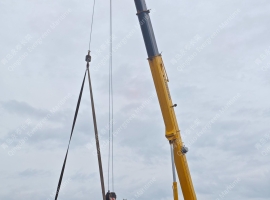 两个4.5×6.4米的横滨式大型充气橡胶护舷船舶靠球装40开顶(KQ4564)发往乌拉圭