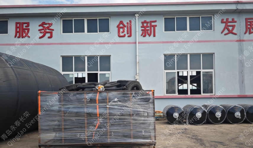 两个2×3.5米横滨式充气橡胶护舷靠球碰垫(KQ2035)对折撒气框架包装及尺寸