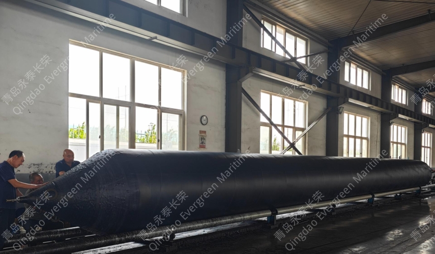 青岛永泰长荣1.5×18米锦纶九层船舶下水气囊(qn15180-9)车间生产图片