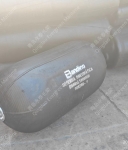 17个0.5×1米的黑色充气橡胶护舷靠球碰垫(KQ0510)出口托盘撒气包装准备发货