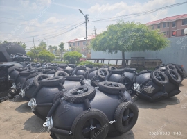 25个0.8×1.5米的横滨式充气橡胶护舷(kq0815带轮胎护套)撒气包装20小柜发往韩国TAMP
