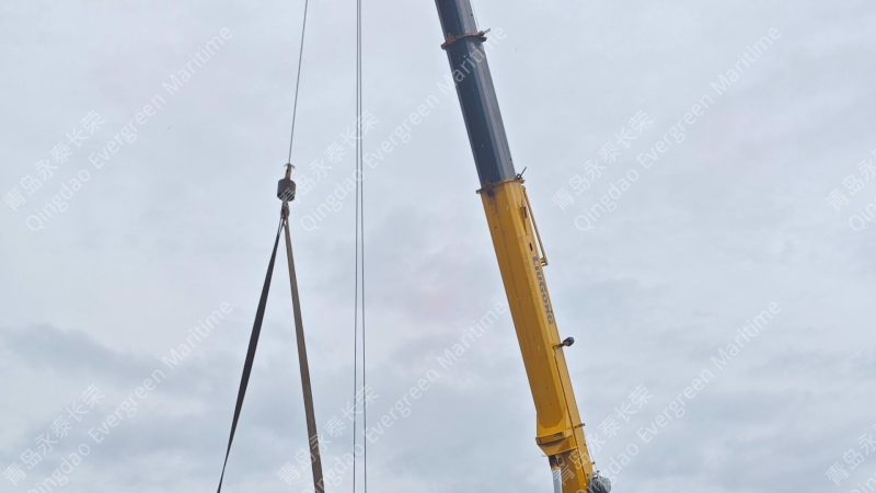 两个4.5×6.4米的横滨式大型充气橡胶护舷船舶靠球装40开顶(KQ4564)发往乌拉圭