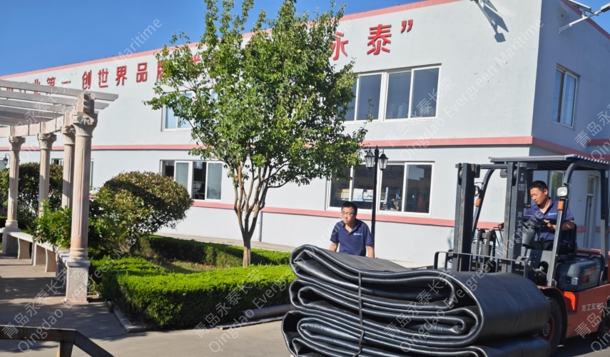 25个1.5×15米的船舶下水气囊(qn15150-5)装40柜子发往智利客户船厂