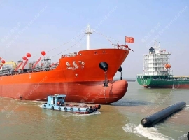 环球造船"长龙76"轮顺利完成气囊上排下水吉水接水