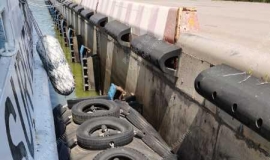 青岛永泰长荣1.7×3米充气式橡胶护舷在天津海监支队码头应用