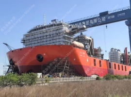 上海振华重工自重28000吨自航自升式海上风电安装平台“正力3500”气囊下水吉水成功